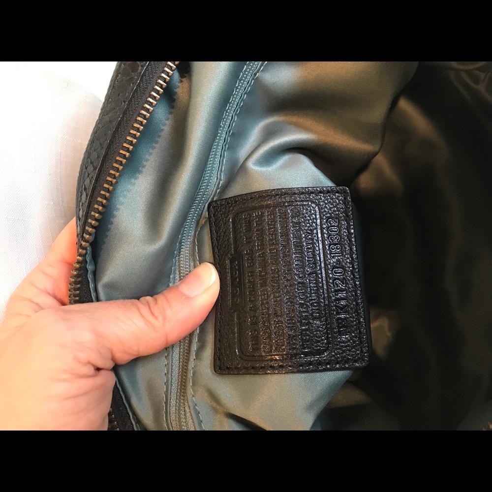 Coach Kristin Hand/Shoulder bag- Like New! - Picture 11 of 15